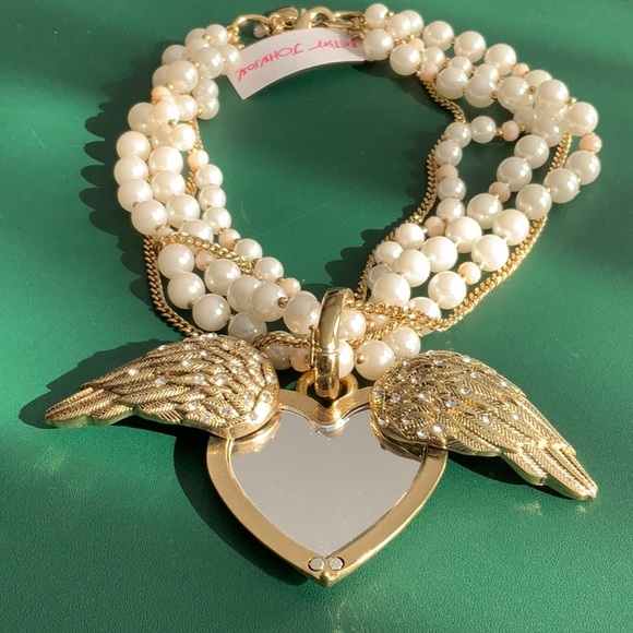 BETSEY JOHNSON Multi-Strand Pearl Necklace Wings Mirror Heart Compact Pendant - Picture 3 of 7